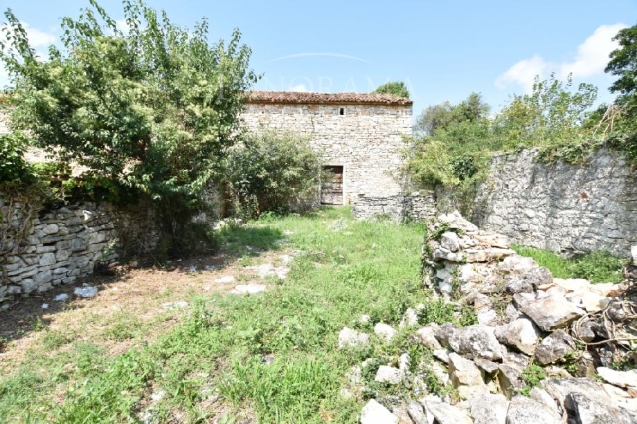 Istra, Pula, Galižana, Stara kamena kuća sa strujom i vodom (prodaja)