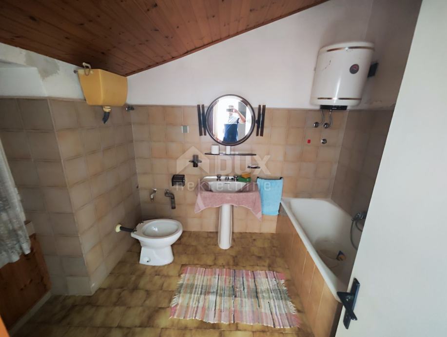 ISTRA,PULA- Kuća i parcela na rijetko dostupnoj lokaciji (prodaja)