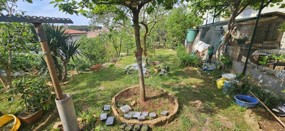Istra, Pula, Predivan stan sa 150 m2 vrta (prodaja)