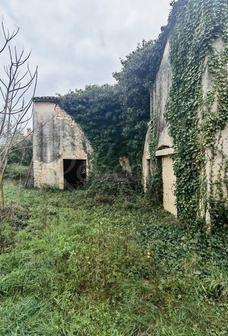 Istra, Šišan, kamena kuća za adaptaciju (prodaja)