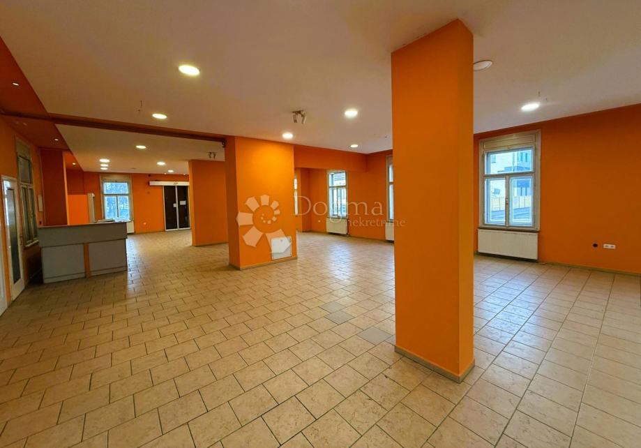 Iznajmite prostor koji svi vide - prometna ulica u centru Varaždina! — slika 1