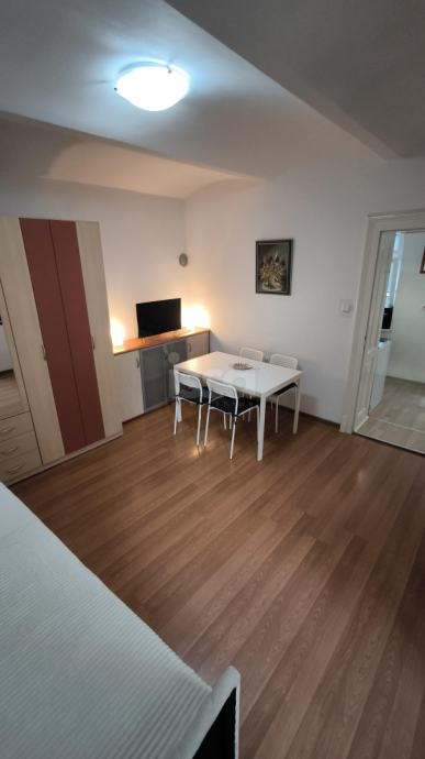 JURIŠIĆEVA, TRG, JEDNOSOBNI, 25m2, 600€ — slika 1