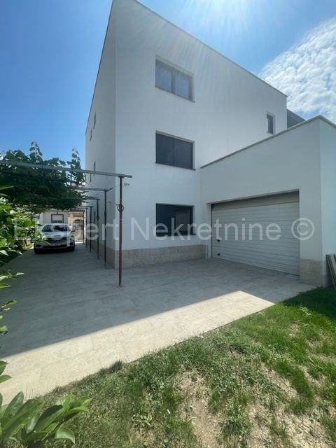 K.Štafilić,samostojeća kuća 348m2 s garažom 36m2 na zemljištu od 552m2 (prodaja)