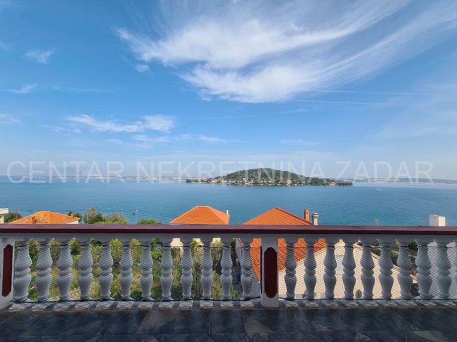 Kali (otok Ugljan), dva stana u zgradi s pogledom na more - 133 m2 (prodaja)