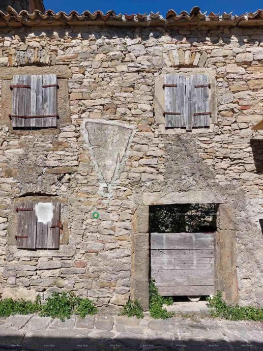 Kamena kuća Prodaja istarske kamene kuće u Draguć-u (prodaja)