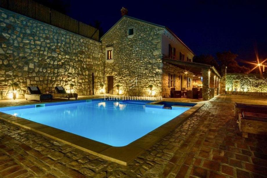 Kamena villa s velikim bazenom, Drvenik (prodaja)