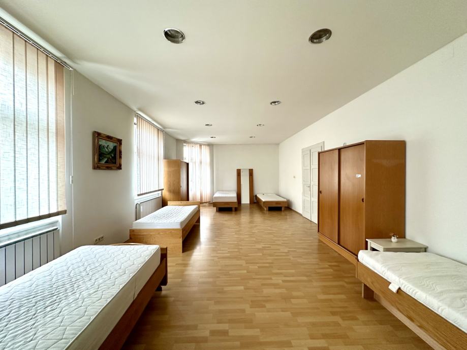 KARLOVAC, stan 82 m2, za smještaj do 8 radnika — slika 1