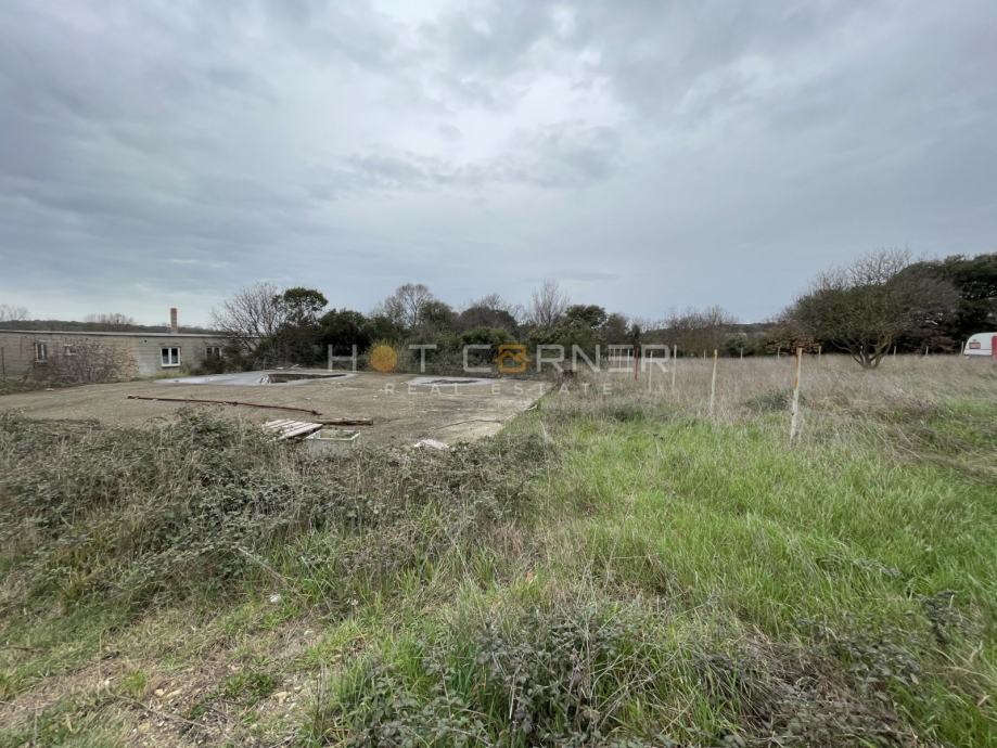 Komunal-Monteserpo, Pula, građevinska parcela 500m2