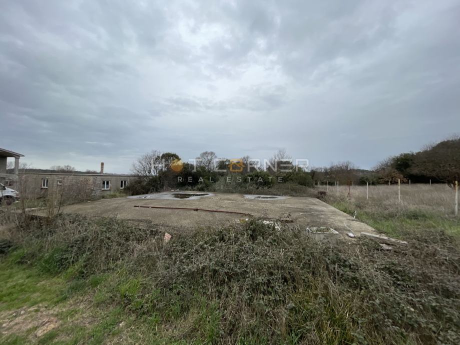 Komunal-Monteserpo, Pula, građevinska parcela 500m2