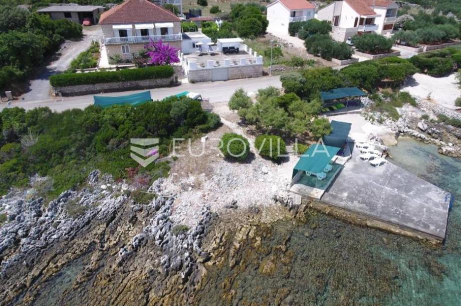 Korčula, kuća na jedinstvenoj lokaciji uz more (prodaja)