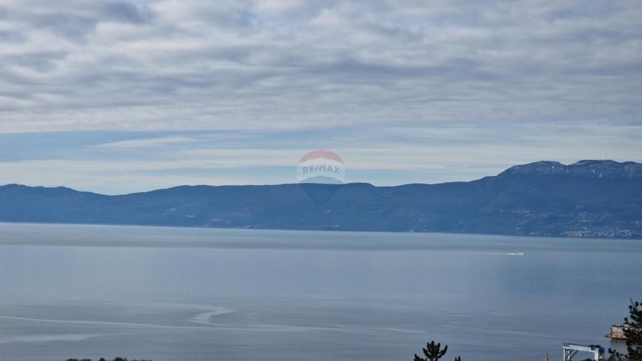 Kostrena, Glavani Kuća površine 215 m2 s bazenom i predivnim pogledo