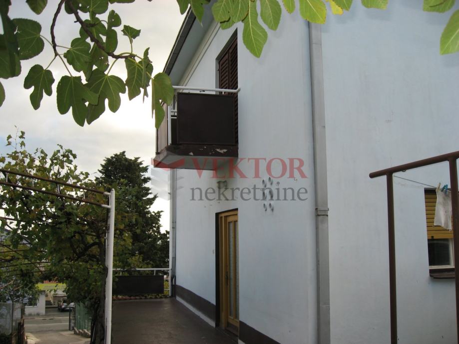 Kuća, Rijeka, Gornja Vežica, 165m2 dvojna kuća na dobroj poziciji (prodaja)