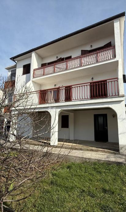 KUĆA SA 4 STANA - DRENOVA
