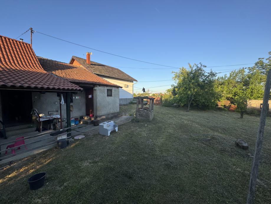 Kuća 90.00m2 u Podvinju s velikim dvorištem i okućnicom