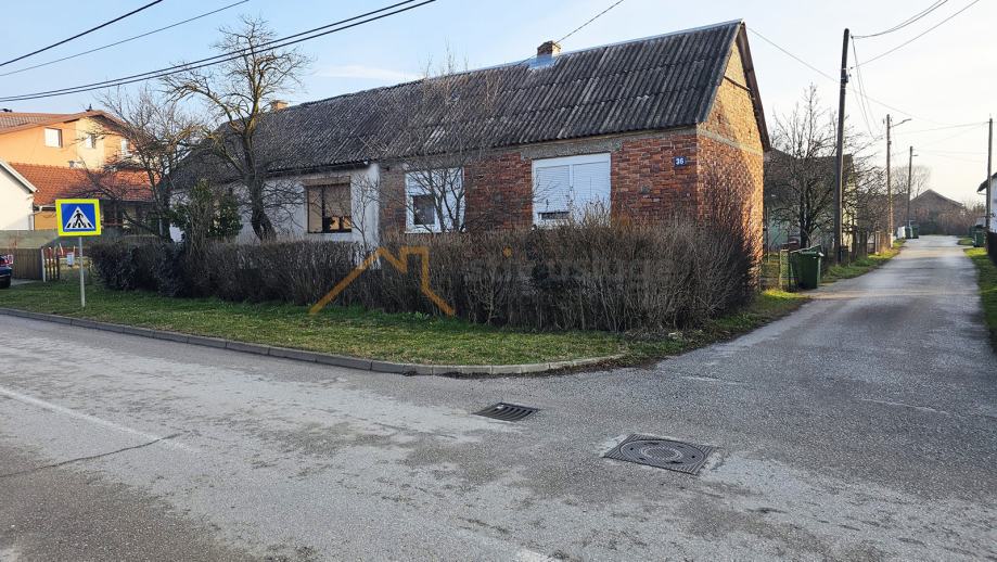 Kuća za adaptaciju Dugo Selo, Šaškovečka ulica parcela 402 m²