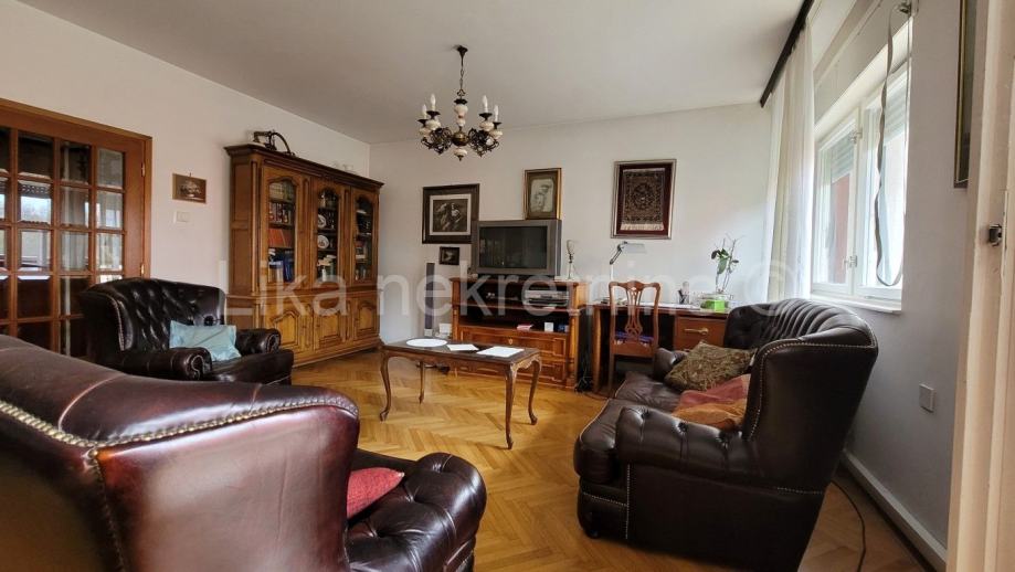 ZAGREB -BUKOVAC, kuća 350m2  5 etaža, 3 stana, 10 soba, garaža (prodaja)