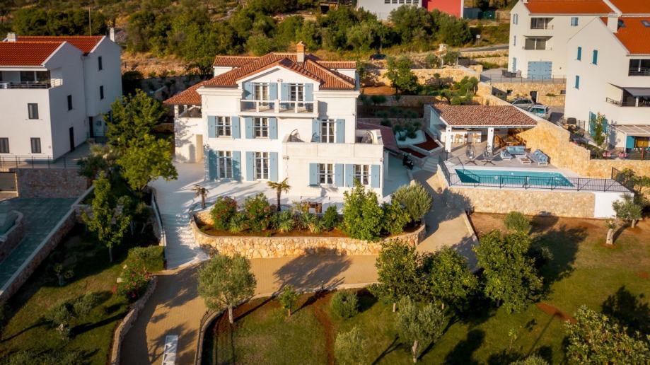 Grad Cres Jedinstvena vila sa pogledom na more, grad Cres i ACI marinu (prodaja)