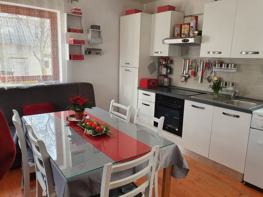 Kuća: Donji Lapac, 50.00 m2 (prodaja)