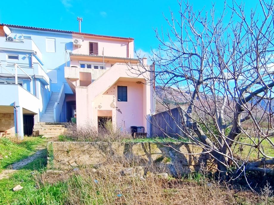 Draga Bašćanska, kamena kuća na tri etaže! (prodaja)