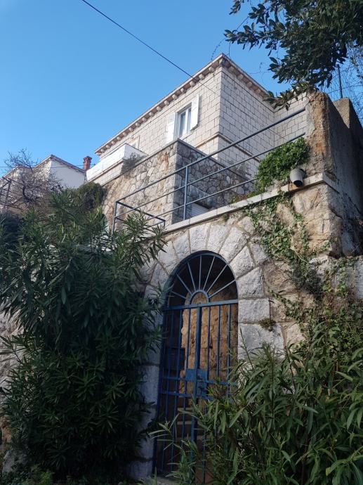 Kuća: Dubrovnik,Ploce, dvokatnica 188 m2+ 32m, vrt, najam do 5 godina. (iznajmljivanje)
