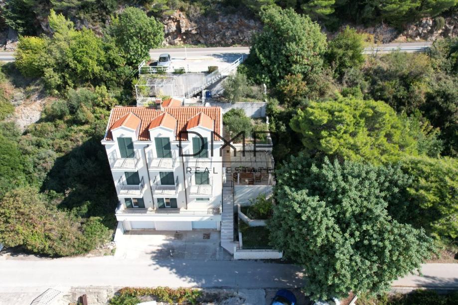 Dubrovnik,Luksuzna vila sa apartmanima,terasama,vrtovi,parking,pogled (prodaja)
