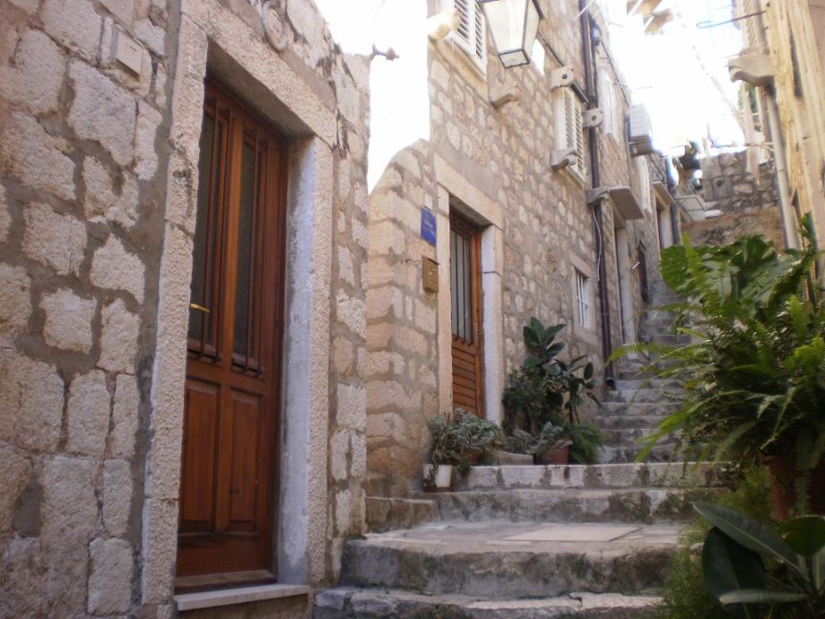 DUBROVNIK STARI GRAD KUĆA POGODNA ZA APARTMANE (prodaja)