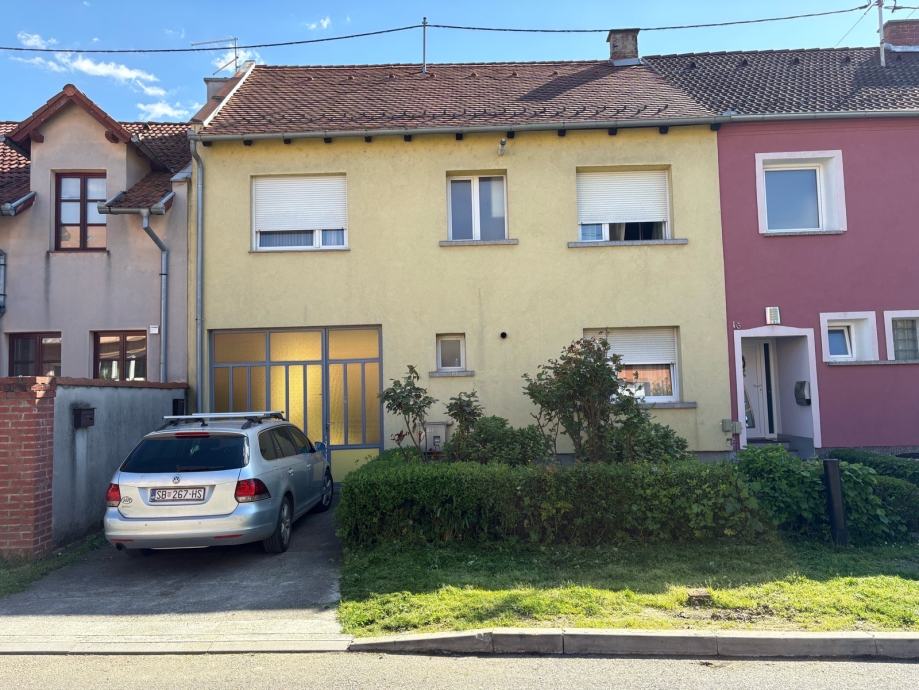 Kuća s dvorišnom kućom u centru Slavonskog Broda – mirna slijepa ulica