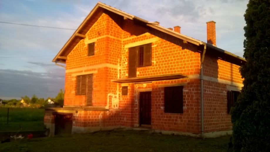 Kuća: Garešnica, visoka prizemnica, 180 m2 (prodaja)