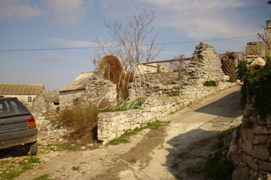 Kamena kuća, Gornje Selo (otok  Šolta) (prodaja)