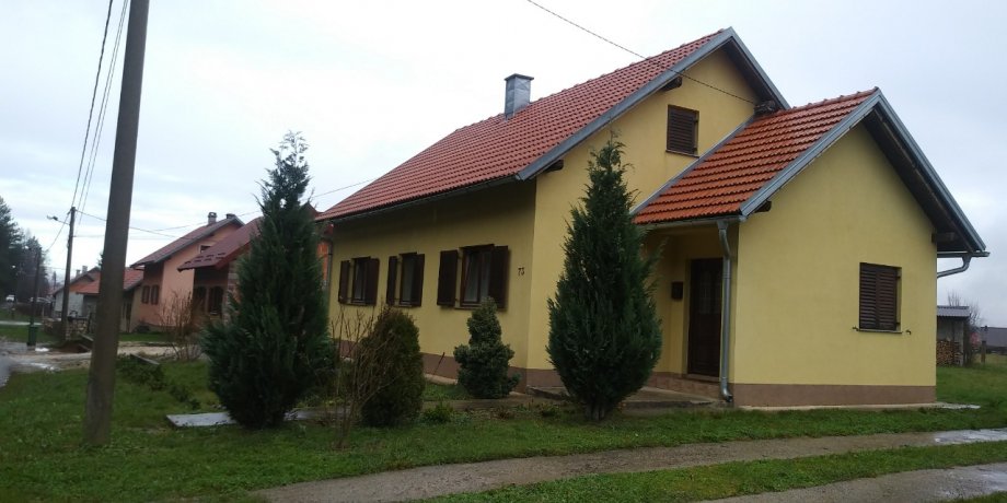 Kuća: Gospić, prizemnica, 100 m2 (prodaja)