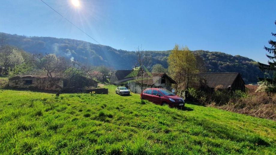 Kuća sa gospodarskim zgradama i Gorjani Sutinski! (prodaja)