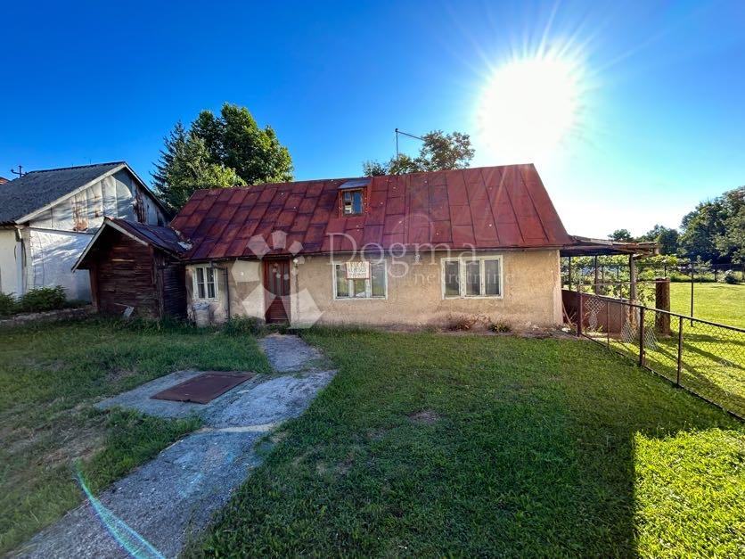 Kuća s građevinskim zemljištem CENTAR Gospić PRILIKA !!! (prodaja)