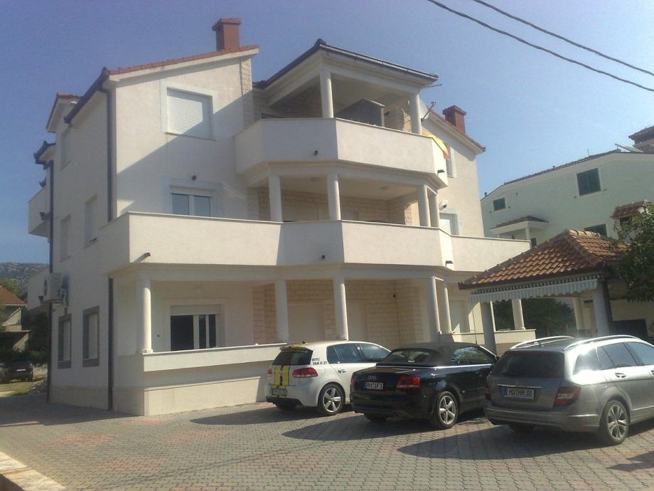 Kuća Kaštel Štafilić 200 m od plaže, 1050 m2 okućnica (prodaja)