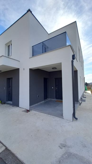 Kuća: Kaštel Sućurac, 250 m2, NOVOgradnja, 2 stana i podrum (prodaja)