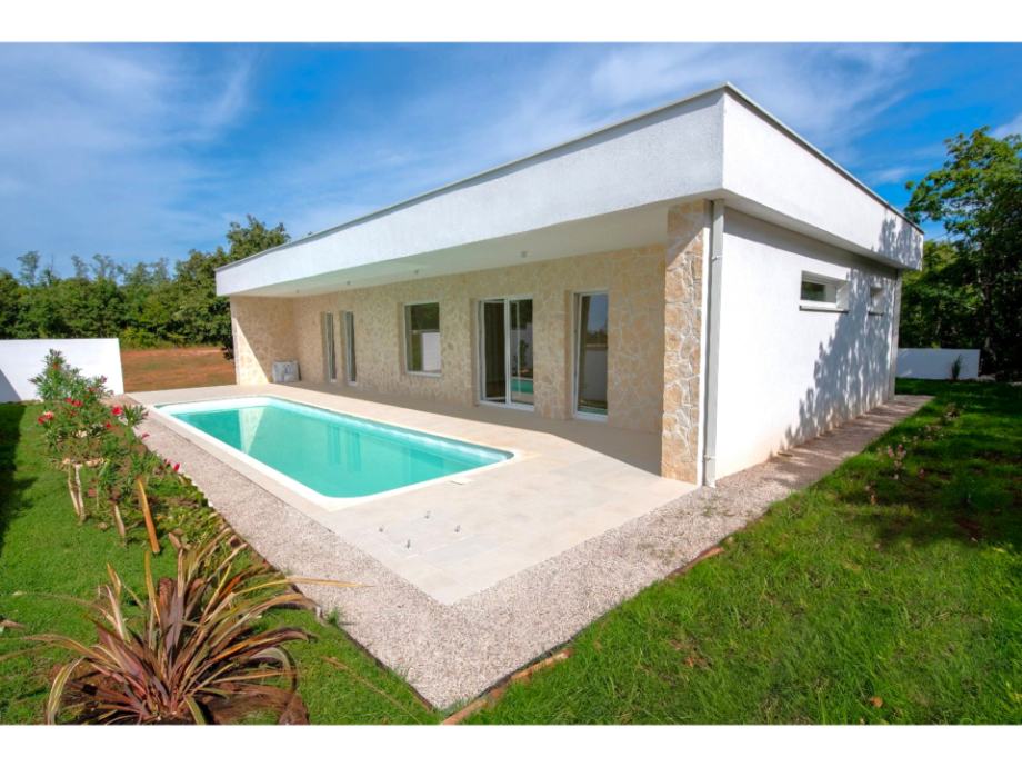 Kuća s bazenom, okolica Labina, 140 m2 (prodaja)