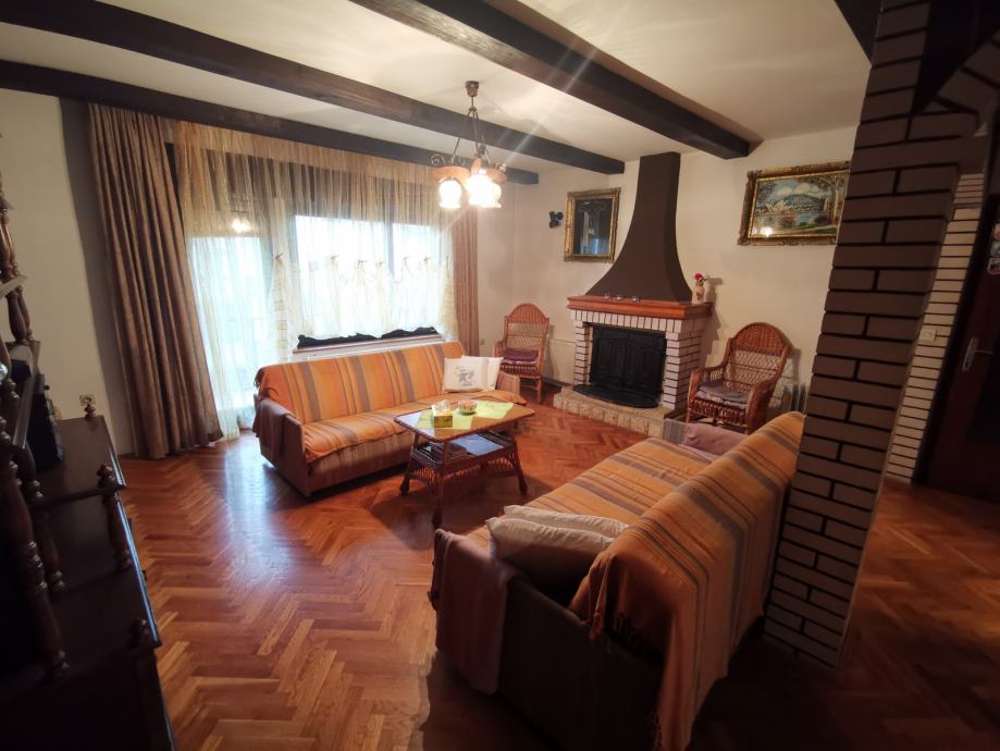 Kuća u nizu, Zagreb-Trnovčica, višestambena katnica, 320m2 (prodaja)