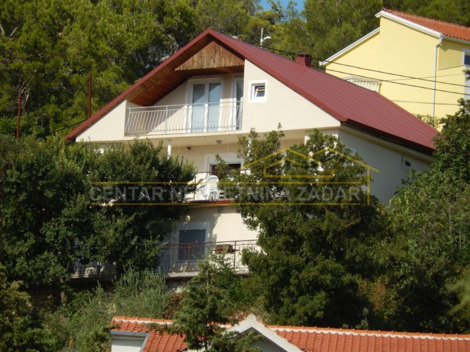Donji Karin, kuća s dva stana i garažom, 280 m2, pogled na more, 100 s (prodaja)