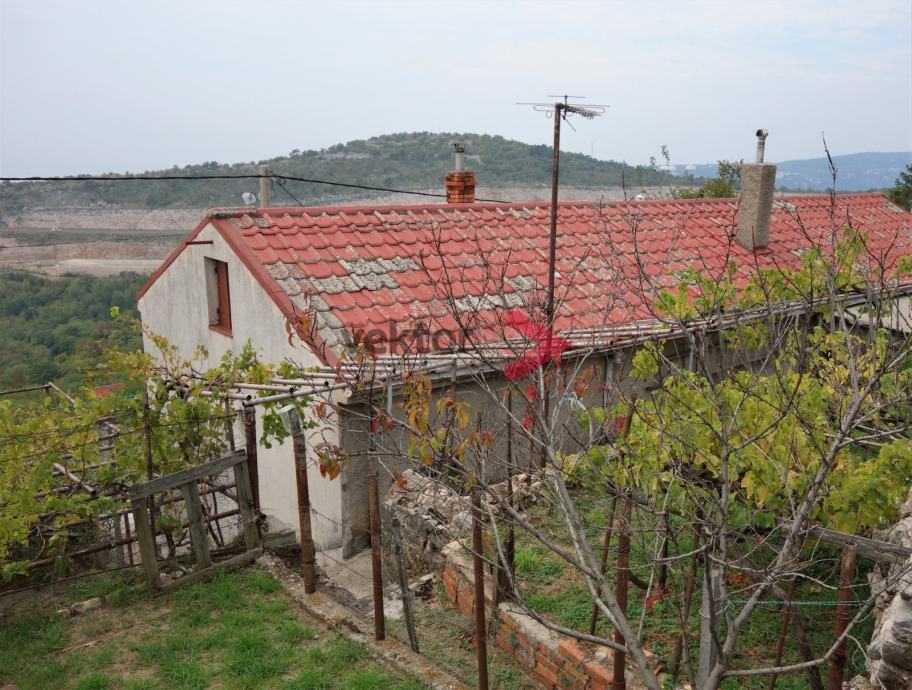 Kuća, Praputnjak, 146m2, dvojna kuća, za uređenje (prodaja)