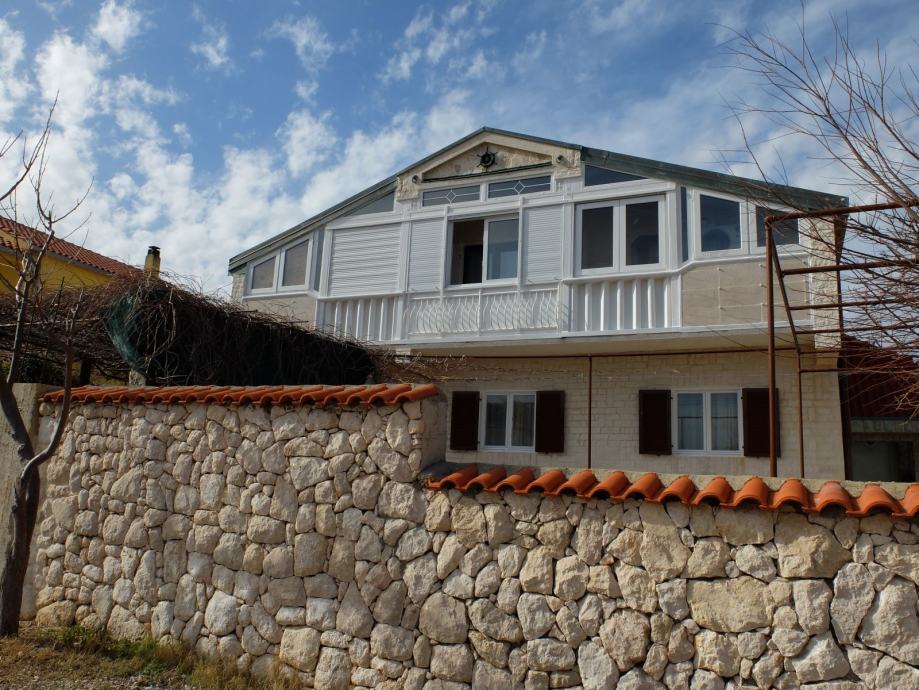 Prodaje se ili mijenja kamena kuća u Ražancu (200 m od mora) (prodaja)