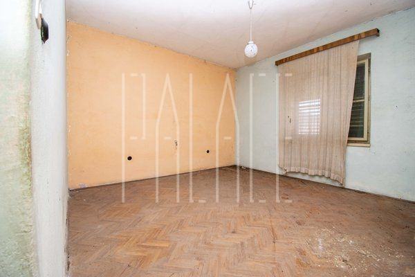 Kuća za renovaciju: Mirno okruženje, Baldekin 223.00 m2 (prodaja)
