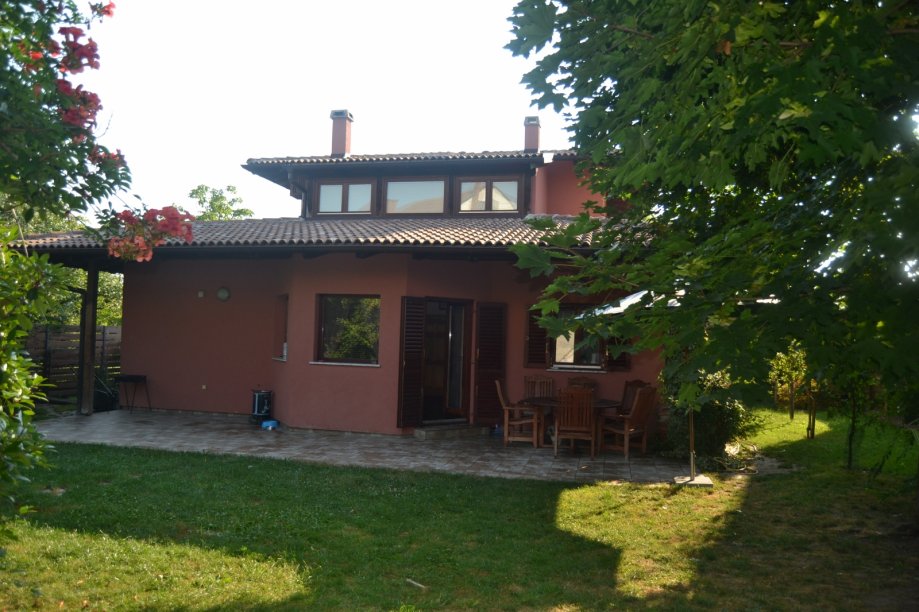 Kuća i garaža Samobor, Velika rakovica, 180 m2  180000€ sniženo (prodaja)
