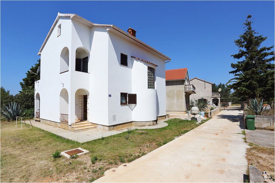 Kuća, mjesto Ugljan (naselje Fortaščina), otok Ugljan, katnica, 138 m2 (prodaja)