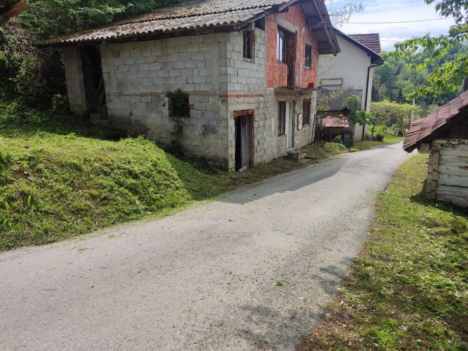 Kuća Vranojelje, cca 400m2, i gospodarske zgrade (prodaja)