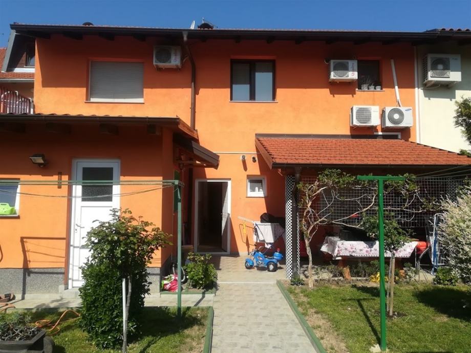 Kuća: Zagreb (Borongaj), 240.00 m2 SA 7 APARTMANA (prodaja)
