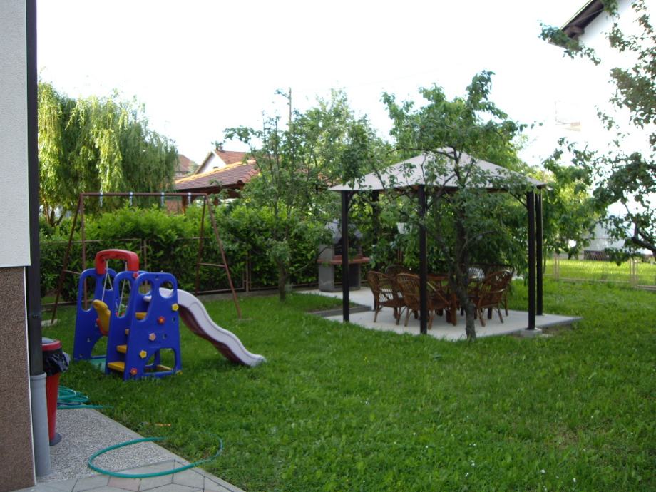 Kuća: Zagreb (Donji Bukovac), katnica, 250 m2 (prodaja)