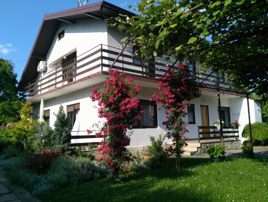 Zagreb, Dubrava,  dvije kuće na parceli od 1054 m2, blizu tram.stanice (prodaja)