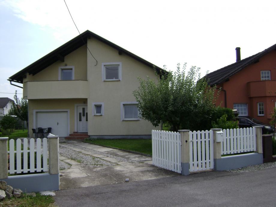 Kuća: Zagreb (Sesvetska Sela), katnica 235 m2 (prodaja)