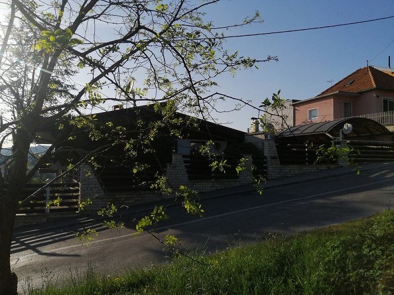Kuća: Zagreb (Vrhovec), katnica, 281.00 m2 na 928.00 m2 okućnice (prodaja)