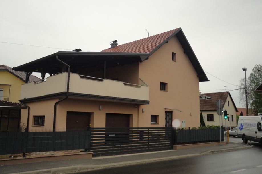Prodaje se kompletno uređena i namještena kuća,Zaprešić- 136.00 m2 (prodaja)