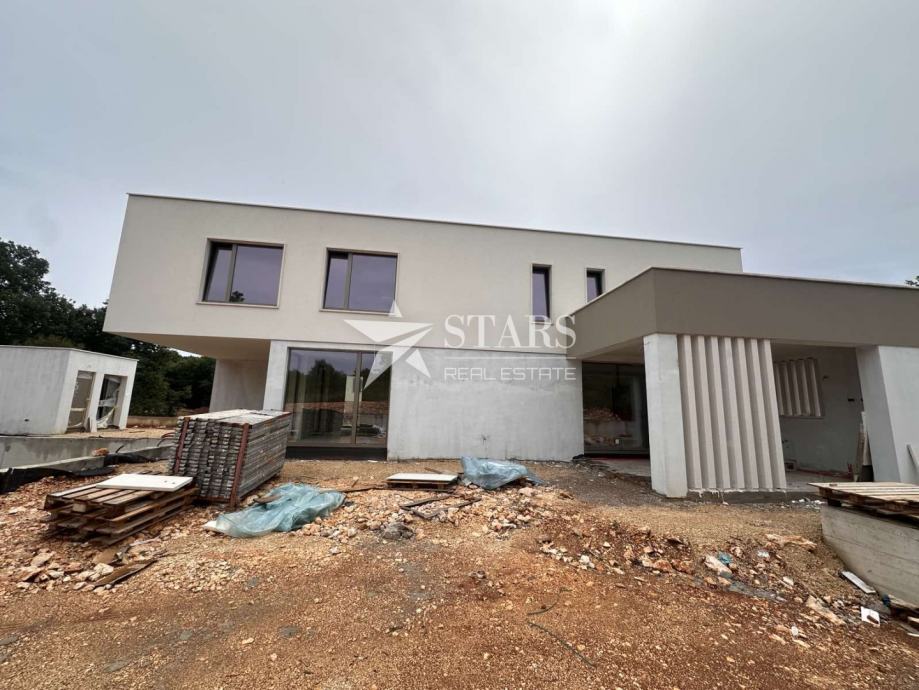 Labin - villa sa bazenom i okućnicom — slika 1